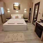 Deluxe Center Apartment Burgas