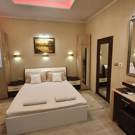 Deluxe Center Apartment *