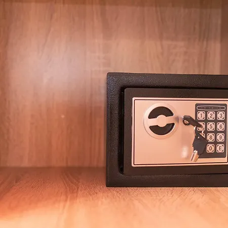 Deluxe Center Бургас